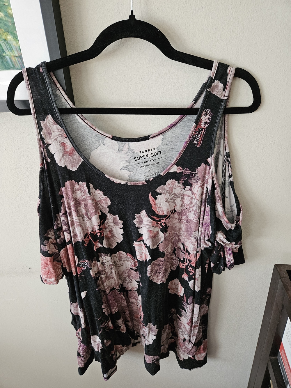 torrid  Black Floral Cold-Shoulder Tank with Pink Blooms size 2